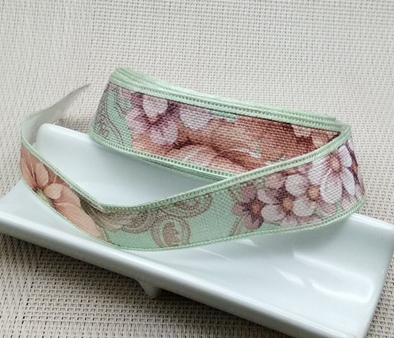 Лента тесьма мешковина (лен). Бежевые и розовые цветы на светло-зеленом фоне, 25мм. За 1м (1006) 1006 фото