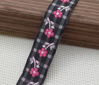 Стрічка тасьма жакардова Чорна Шотландка з рожевими квітами, 20мм. За 1м (60891) 60891 фото